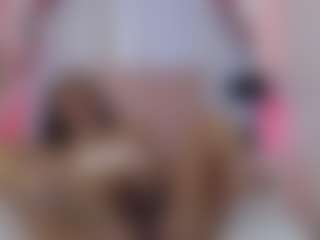 Live cam show with Maia Reficco - Average on Camsoda