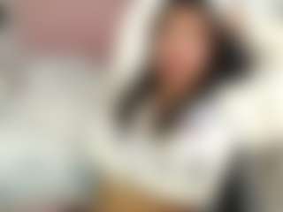 Live cam show with Maia Reficco - Striptease on CamSodaAdn