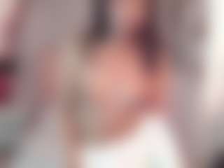 Live cam show with Maia Reficco - Petite on CamClone