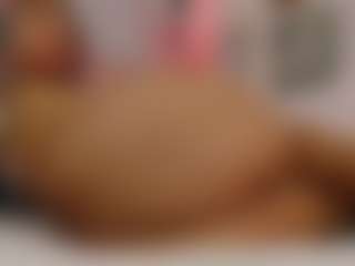 Live cam show with Maia Reficco - Brown Hair Petite on Camsoda