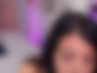 Live cam show with Maia Reficco - Average on CamClone