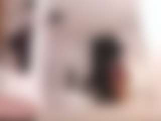 Live cam show with Maia Reficco - Brown Eyes Brown Hair on xxxlivecams.org