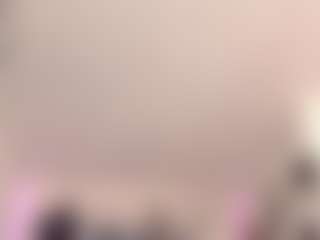 Live cam show with Maia Reficco - Teen (18+) on Camsoda