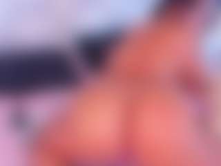 VALERY DUGLASS's Live Sex Cam Show