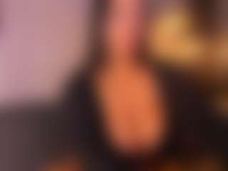 Live cam show with VALERY DUGLASS - Sucking on Camming Site