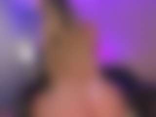 Live cam show with Chloe Preston - BBW on AdultVida.com