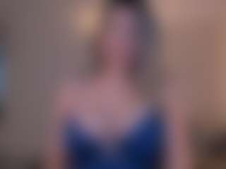 Live cam show with Chloe Preston - Brown Hair Petite on Camsoda