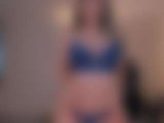 Live cam show with Chloe Preston - Petite Teen (18+) on Camsoda