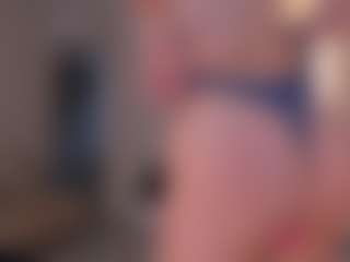 Live cam show with Chloe Preston - Petite on livesuperchat.net
