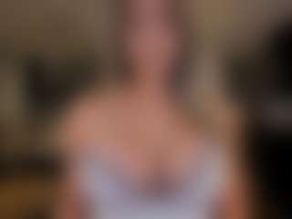 Live cam show with Chloe Preston - Brown Eyes on PervPlay.com