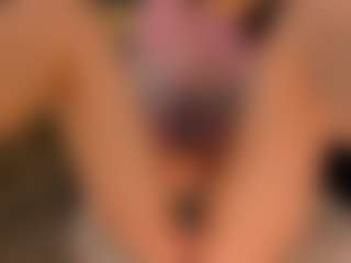Live cam show with Chloe Preston - Brown Eyes on camgirlchat.live