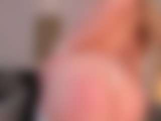 Live cam show with Chloe Preston - Shaved Pussy on xplaylive.com