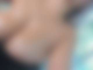 Live cam show with Ella-Vee - Average on TastyBlacksLive