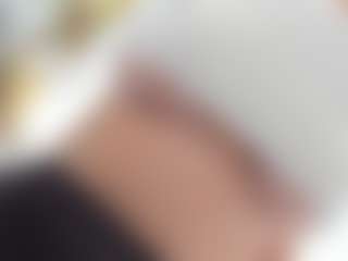 Live cam show with Ella-Vee - Average on StripNow