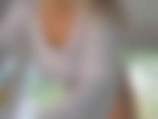 Live cam show with Ella-Vee - Average on justonemore.cc