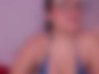 Live cam show with KateMoorex - Flashing on madthumbs