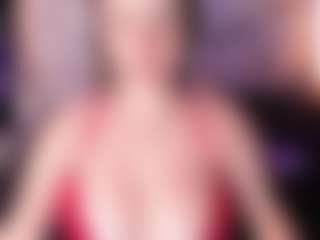 Live cam show with Kate Moorex - Blonde Hair MILF on friskycurves.com