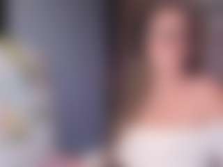 Live cam show with Kate Moorex - Public MILF on Uber Horny