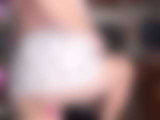 Live cam show with Kate Moorex - Curvy MILF on Milfs Live