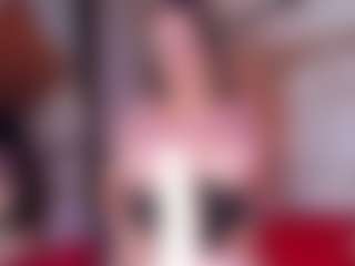 Live cam show with Kate Moorex - Shaved Pussy MILF on Sweet Sext