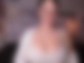 Live cam show with Kate Moorex - Public Curvy on SpankPalCams