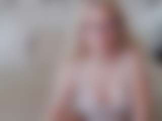 Live cam show with MissBlondy - Sexydance on Camsoda