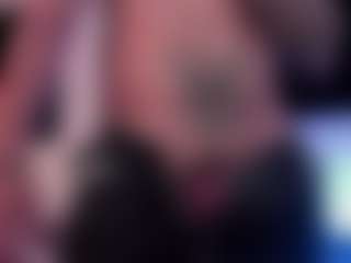 Live cam show with Eloncoxx01 - Smoking on Cam Slut