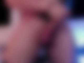 Live cam show with Eloncoxx01 - Tease on Camsoda