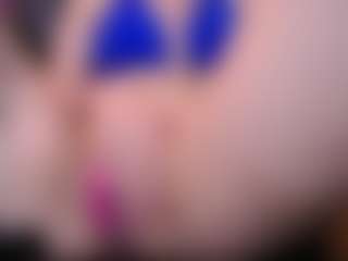 Live cam show with Amara Davis - Fingering on Gym Cam Girls