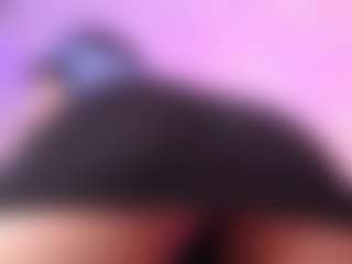Live cam show with Amara Davis - Petite on Camsoda