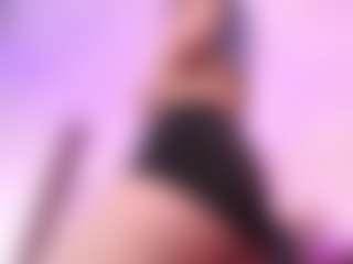 Live cam show with Amara Davis - Moaning on madthumbs