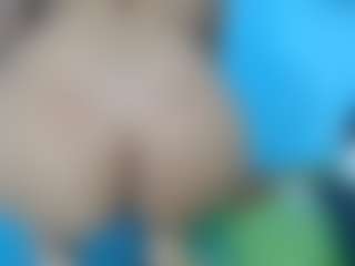 Live cam show with skinnysofia18 - Double Penetration on Big Tits