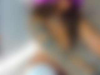 Live cam show with Anya-Belle - Fingerass on Latina Girls
