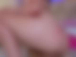 Live cam show with MiaaFarrel - Erotic Dance on TeamSkeetLive