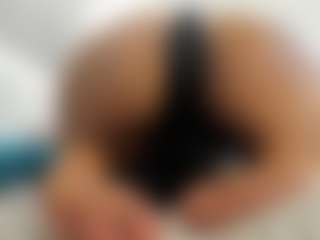 Live cam show with alanaablue - Spank on milfzrlive.com