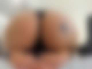 alanaablue's Live Sex Cam Show