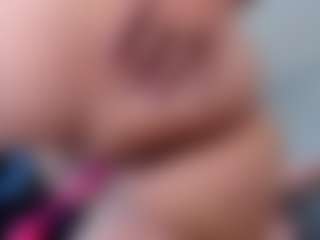 Live cam show with susan-moore29 - Oil on MyBangCams