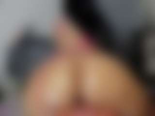 Live cam show with Crystal-beennz - Colombia on crypto-cams