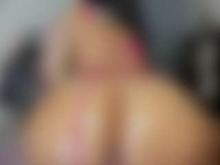 Live cam show with Crystal-beennz - Colombia on live18s.com
