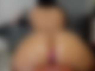 Live cam show with Crystal-beennz - Butt Plug on Gym Cam Girls