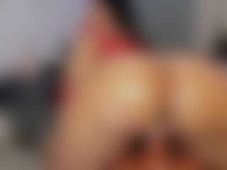 Live cam show with Crystal-beennz - Butt Plug on Camsoda