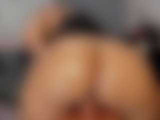 Crystal-beennz's Live Sex Cam Show