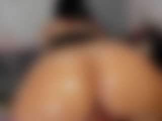 Crystal-beennz's Live Sex Cam Show