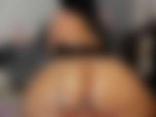 Crystal-beennz's Live Sex Cam Show