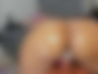 Crystal-beennz's Live Sex Cam Show