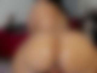 Live cam show with Crystal-beennz - Colombia Young Adult on Camsoda