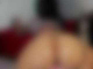 Crystal-beennz's Live Sex Cam Show