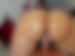 Live cam show with Crystal-beennz - Ride Torso on Camsoda