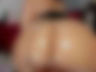 Live cam show with Crystal-beennz - Cute on CamwithHer
