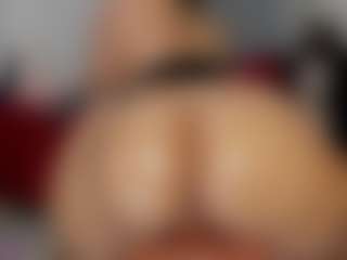 Crystal-beennz's Live Sex Cam Show